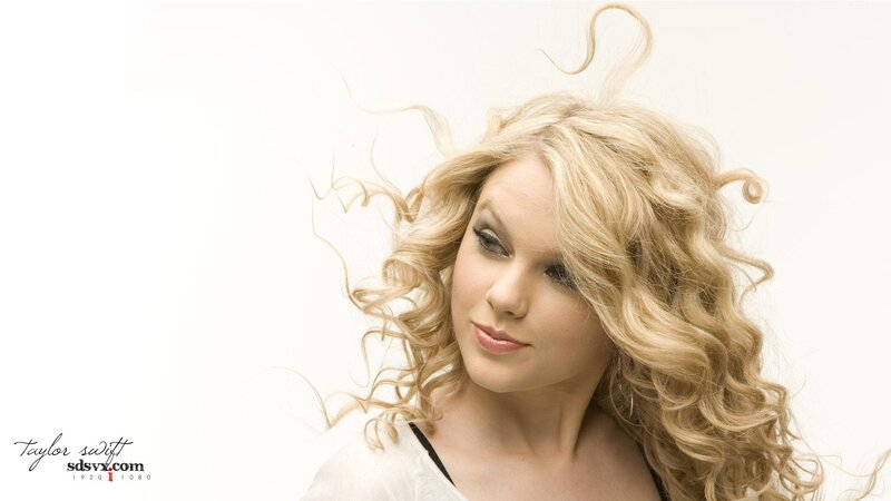 Taylor Swift with curly blonde hair