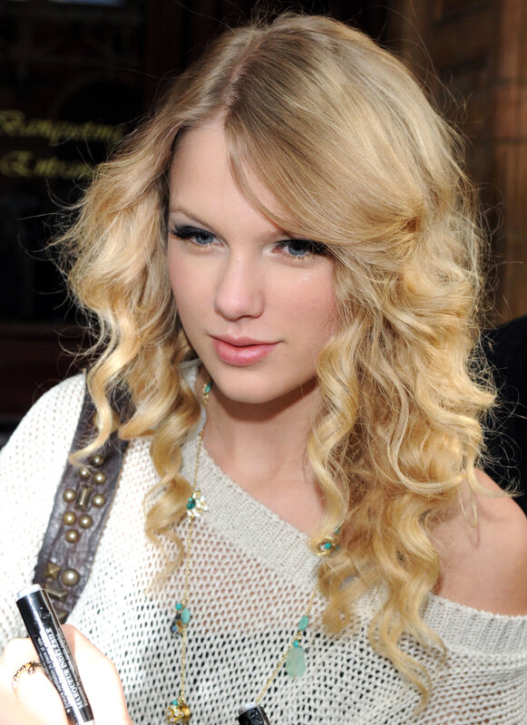 Taylor Swift with curly hair