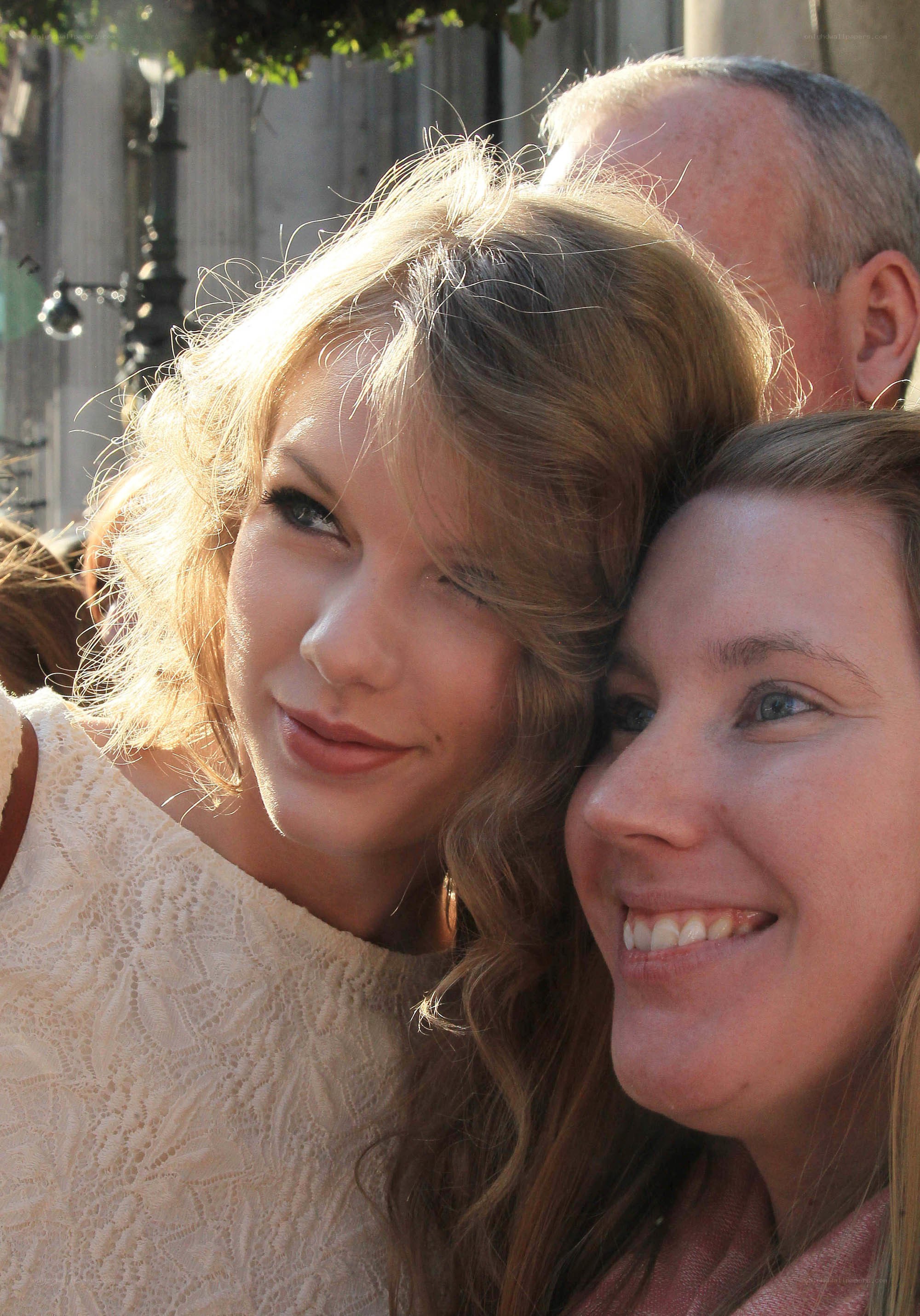 Taylor Swift with fan