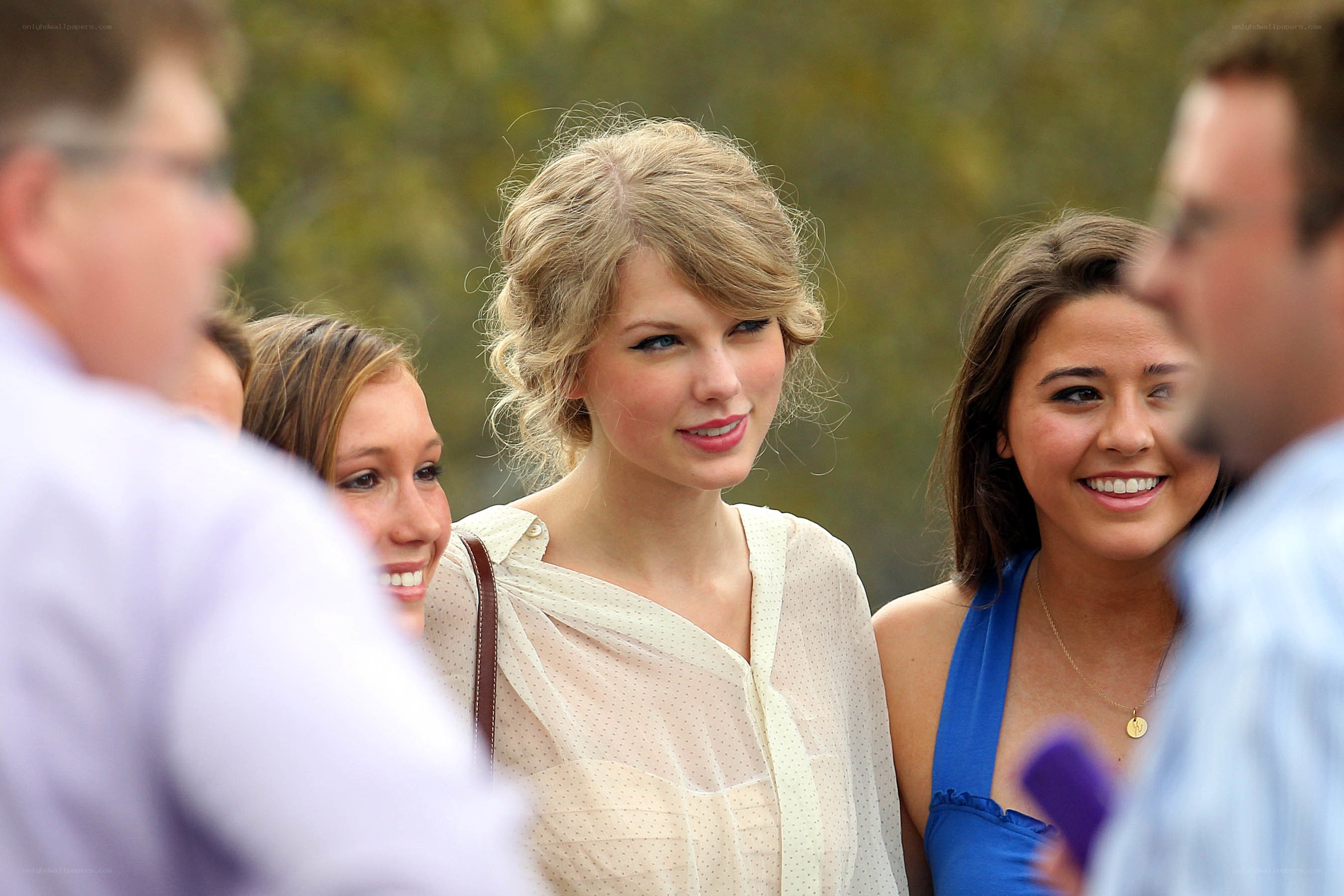 Taylor Swift with fans