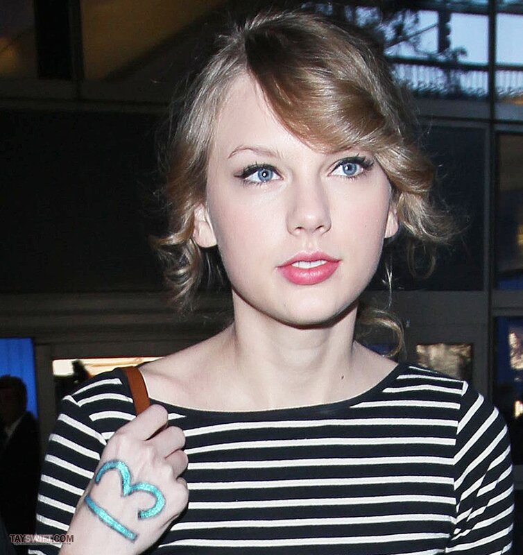 Taylor Swift with heart tattoo