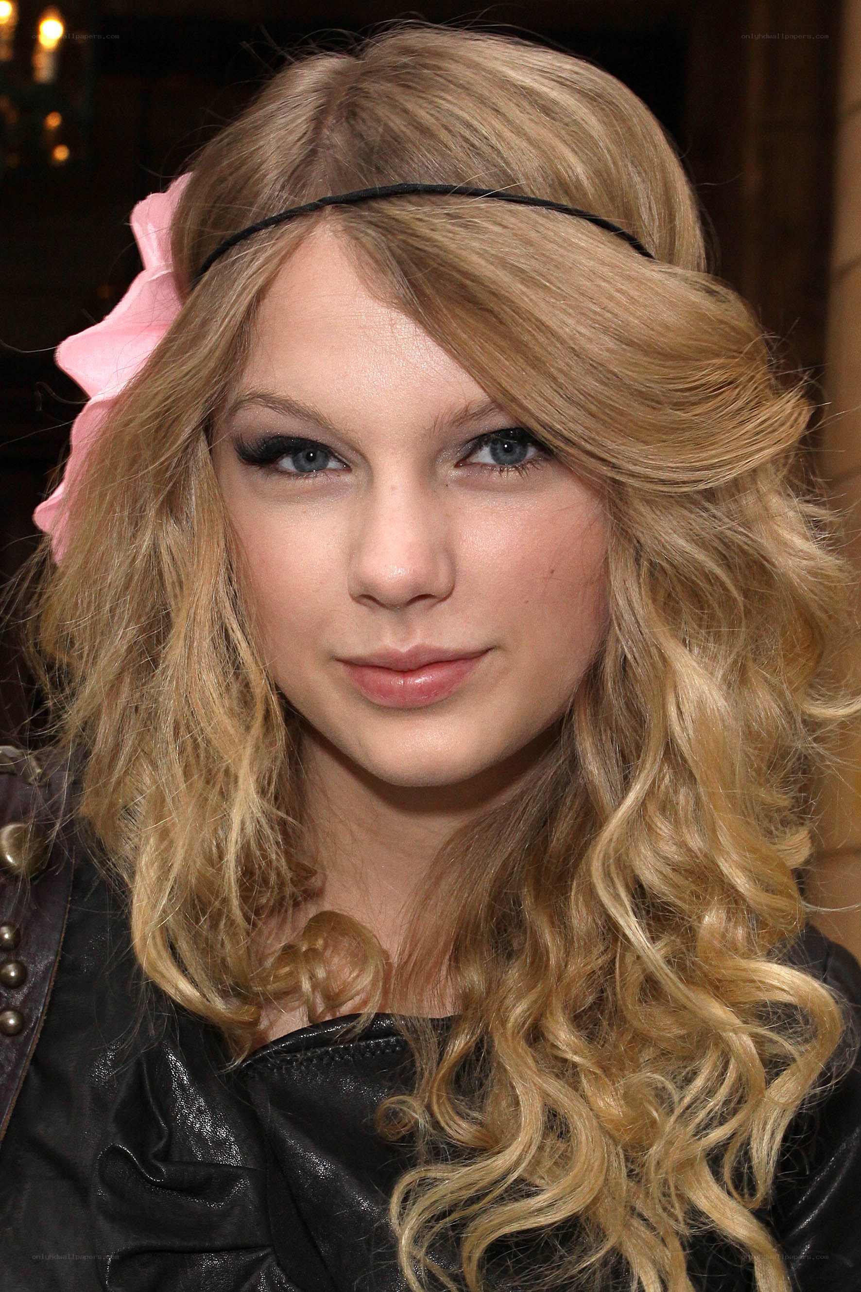 Taylor Swift with pink flower
