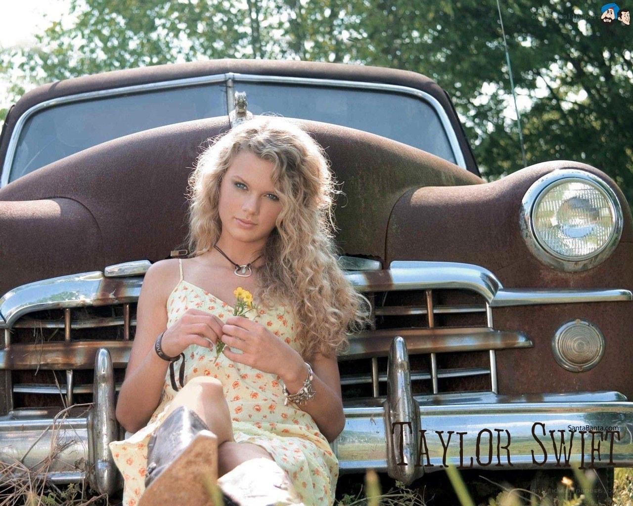 Taylor Swift with vintage car