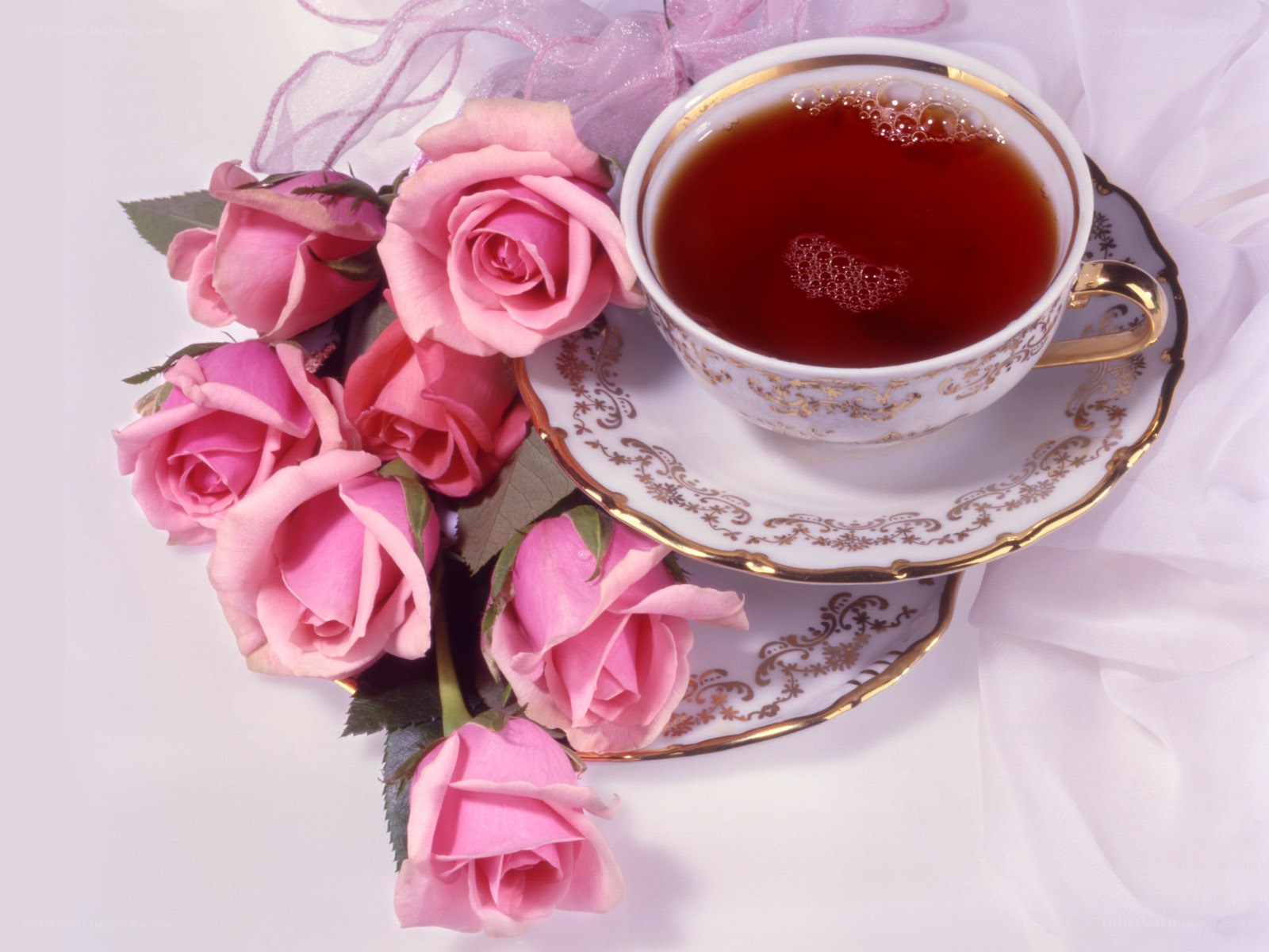 Tea and pink roses