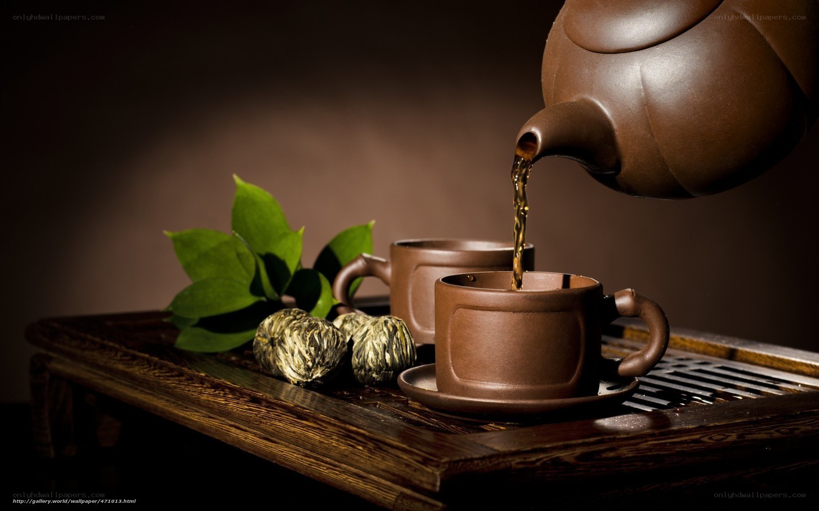 Tea being poured into cups