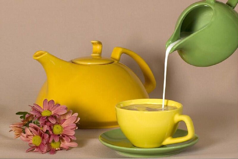 Tea Being Poured — Yellow, Calm