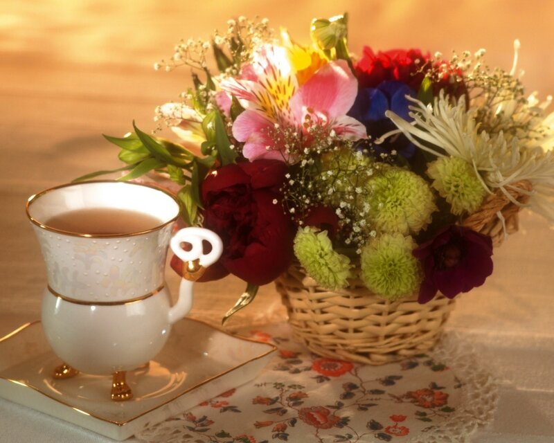 Tea Cup and Flower Basket — White, Serene
