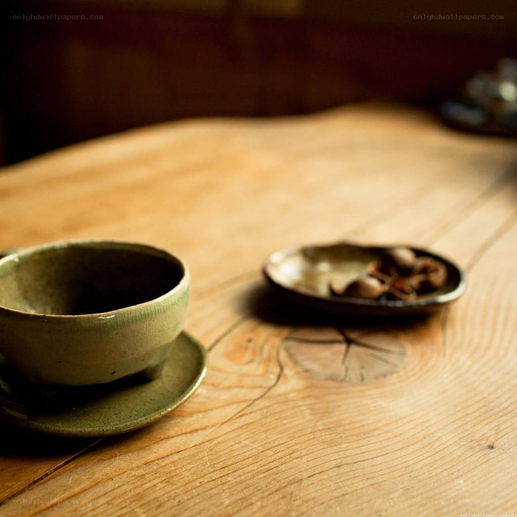 tea cup on wooden table