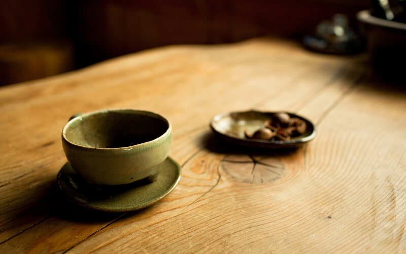 tea cup on wooden table