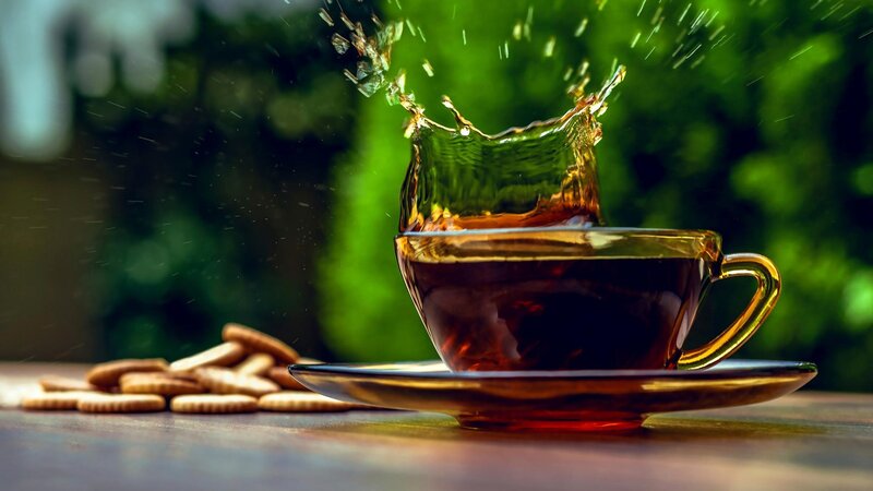Tea Cup Splashing — Green, Dramatic