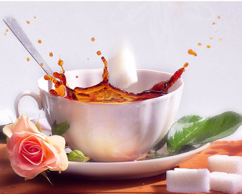 Tea Cup Splashing — White, Dynamic