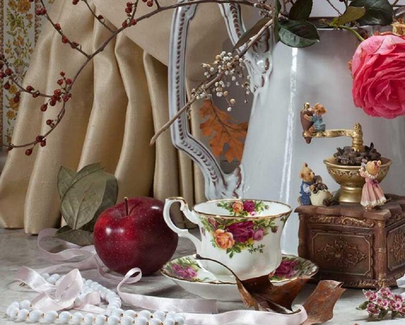 Tea Cup with Apple