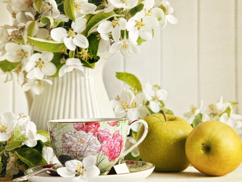 Tea Cup with Apples