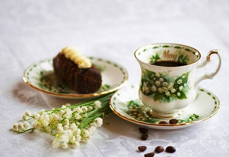 Tea Cup with Cake