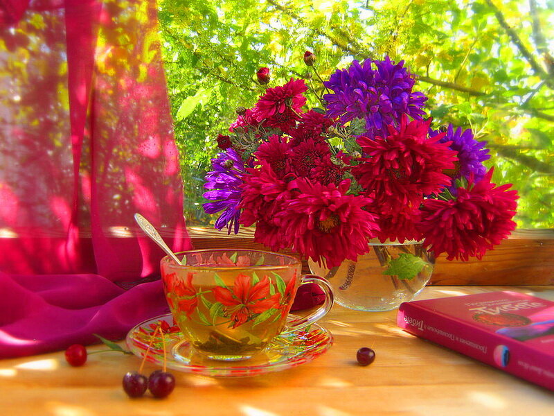 Tea Cup with Flowers — Red
