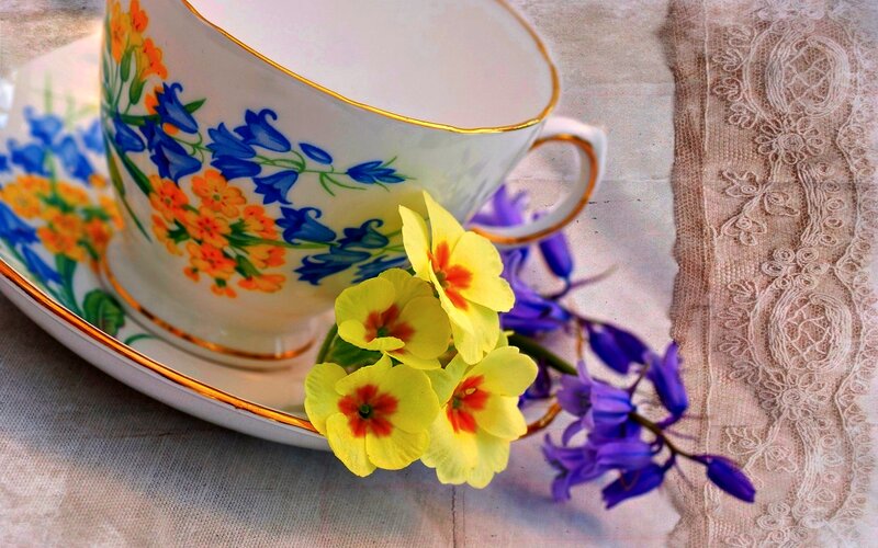 Tea Cup with Flowers — Yellow