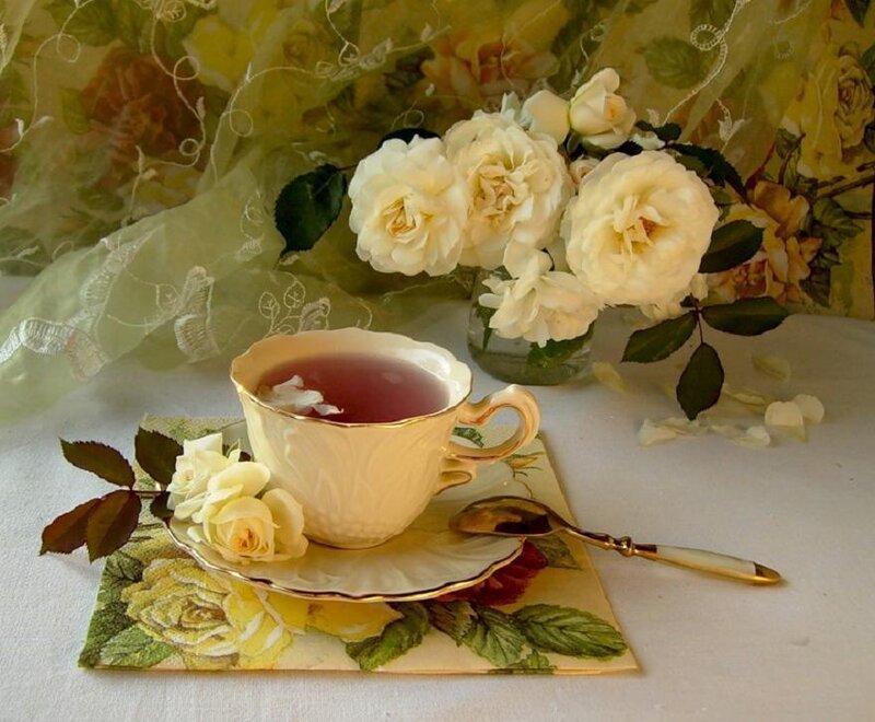 Tea Cup with Roses — White, Serene