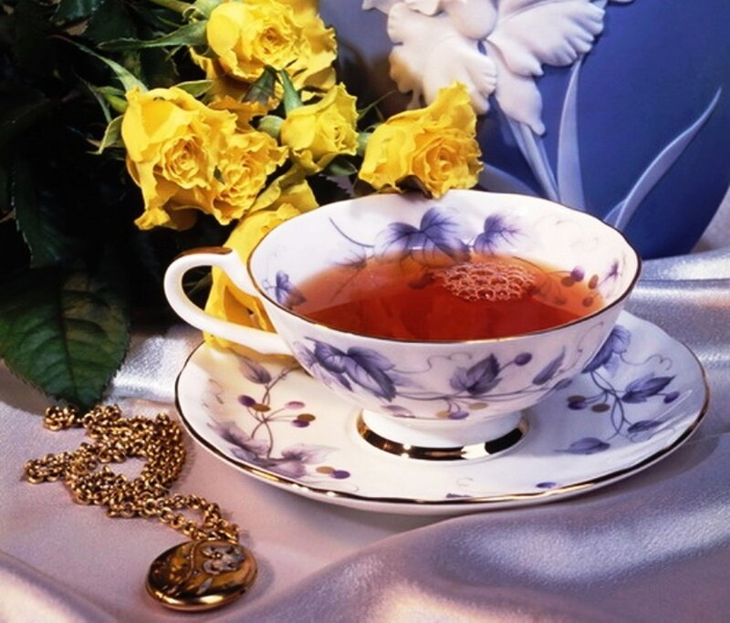 Tea Cup with Yellow Roses