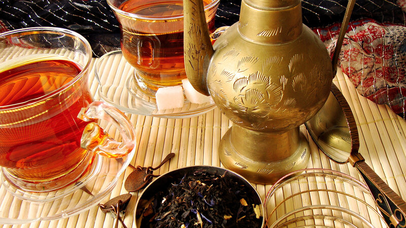 Tea Set on Bamboo Mat — Gold