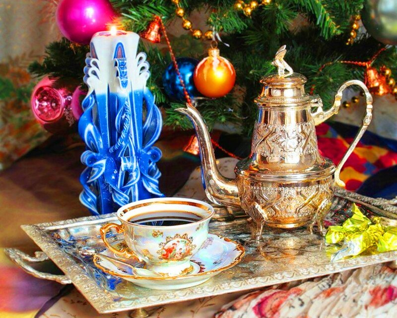 Tea Set on Tray — Silver, Festive