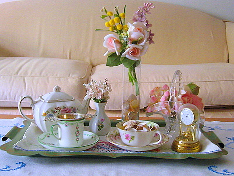 Tea Set on Tray — White, Calm