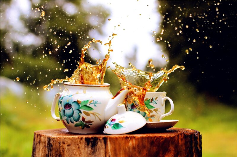 Tea Set Splashing