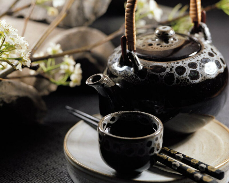 Tea Set with Blossoms — Black