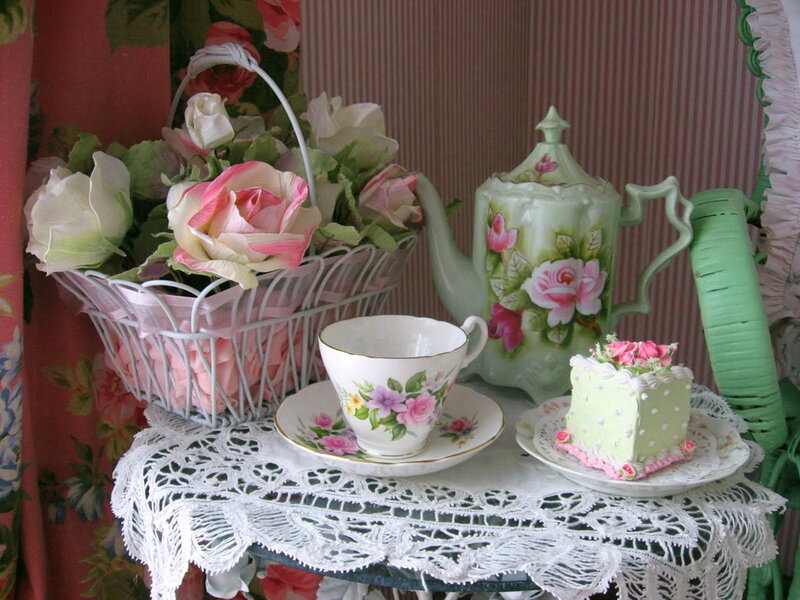 Tea Set with Cake — Pink