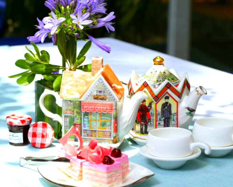 Tea Set with Cake — White