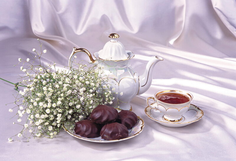 Tea Set with Chocolates — White, Serene