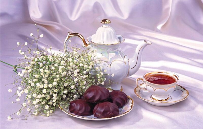 Tea Set with Chocolates — White