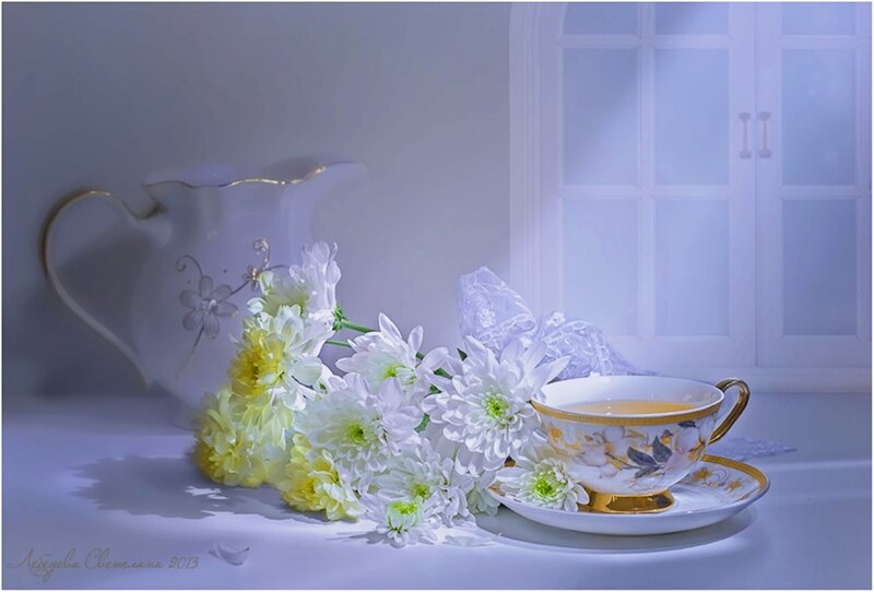 Tea Set with Chrysanthemums — White