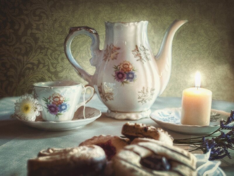 Tea Set with Cookies — White, Serene