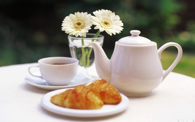 Tea Set with Croissants — White, Serene