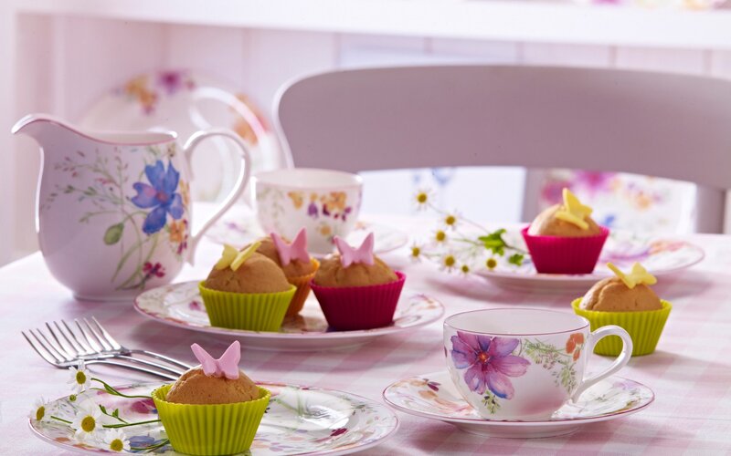 Tea Set with Cupcakes