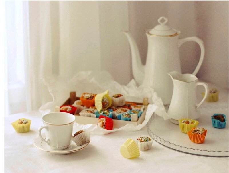 Tea Set with Cupcakes — White