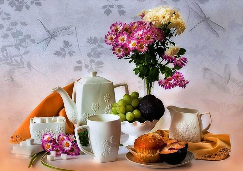 Tea Set with Flowers and Fruit