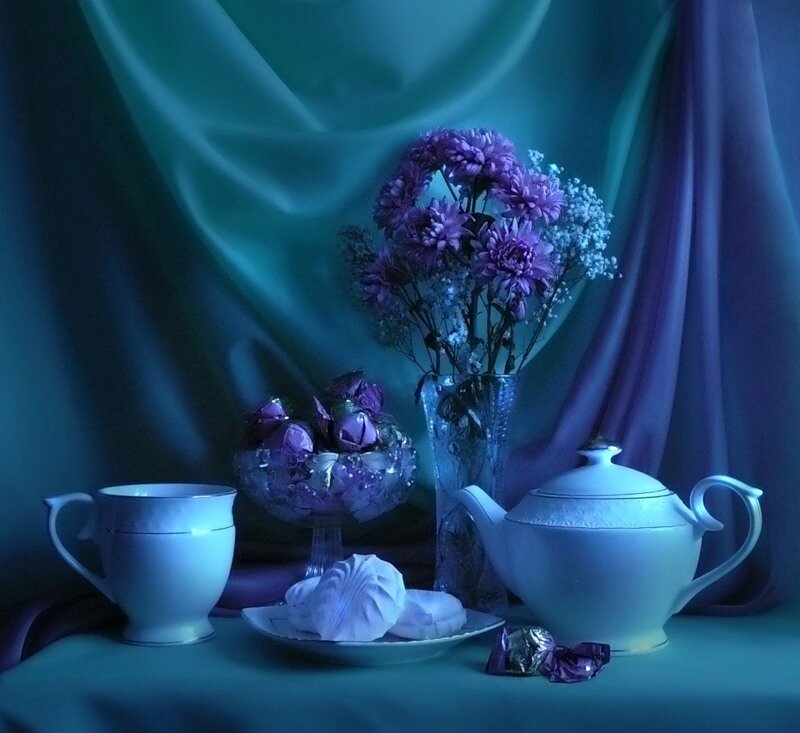 Tea Set with Flowers — Blue