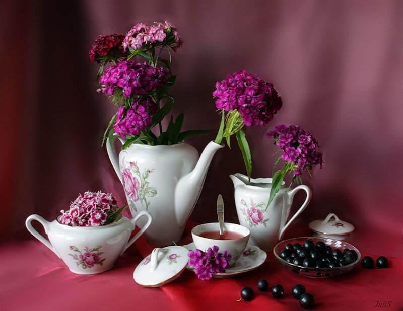 Tea Set with Flowers — Purple