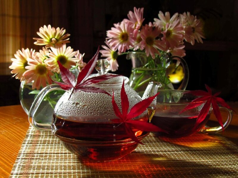 Tea Set with Flowers — Red, Serene
