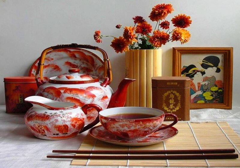 Tea Set with Flowers — Red