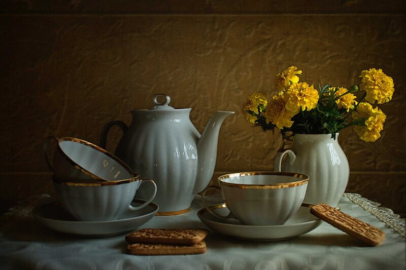 Tea Set with Flowers — White, Calm