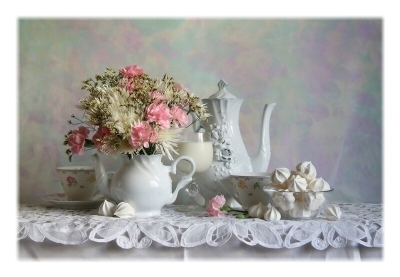 Tea Set with Flowers — White, Serene
