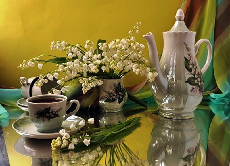 Tea Set with Flowers — Yellow
