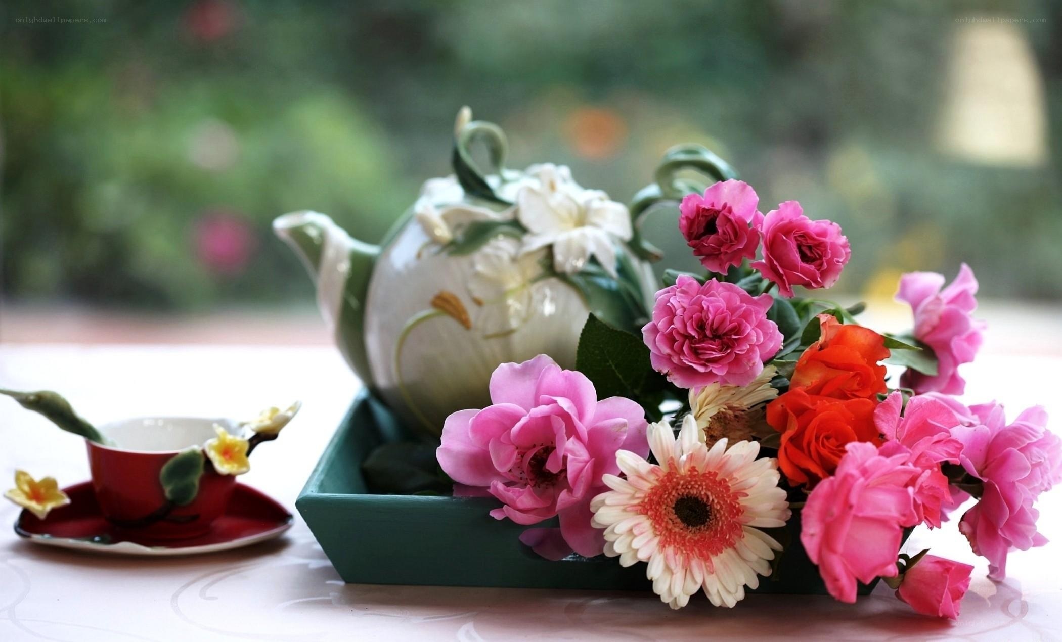 Tea set with flowers