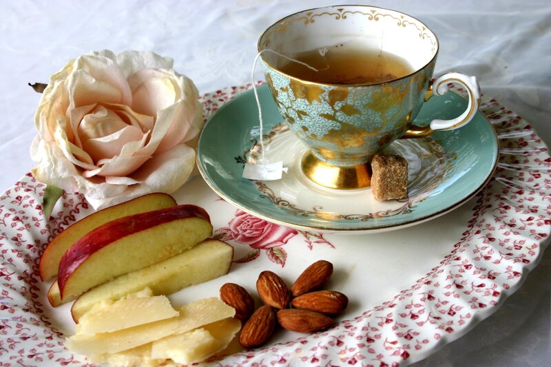 Tea Set with Fruit — White, Serene