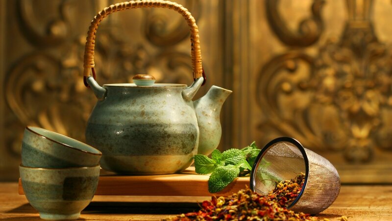 Tea set with herbs and mint