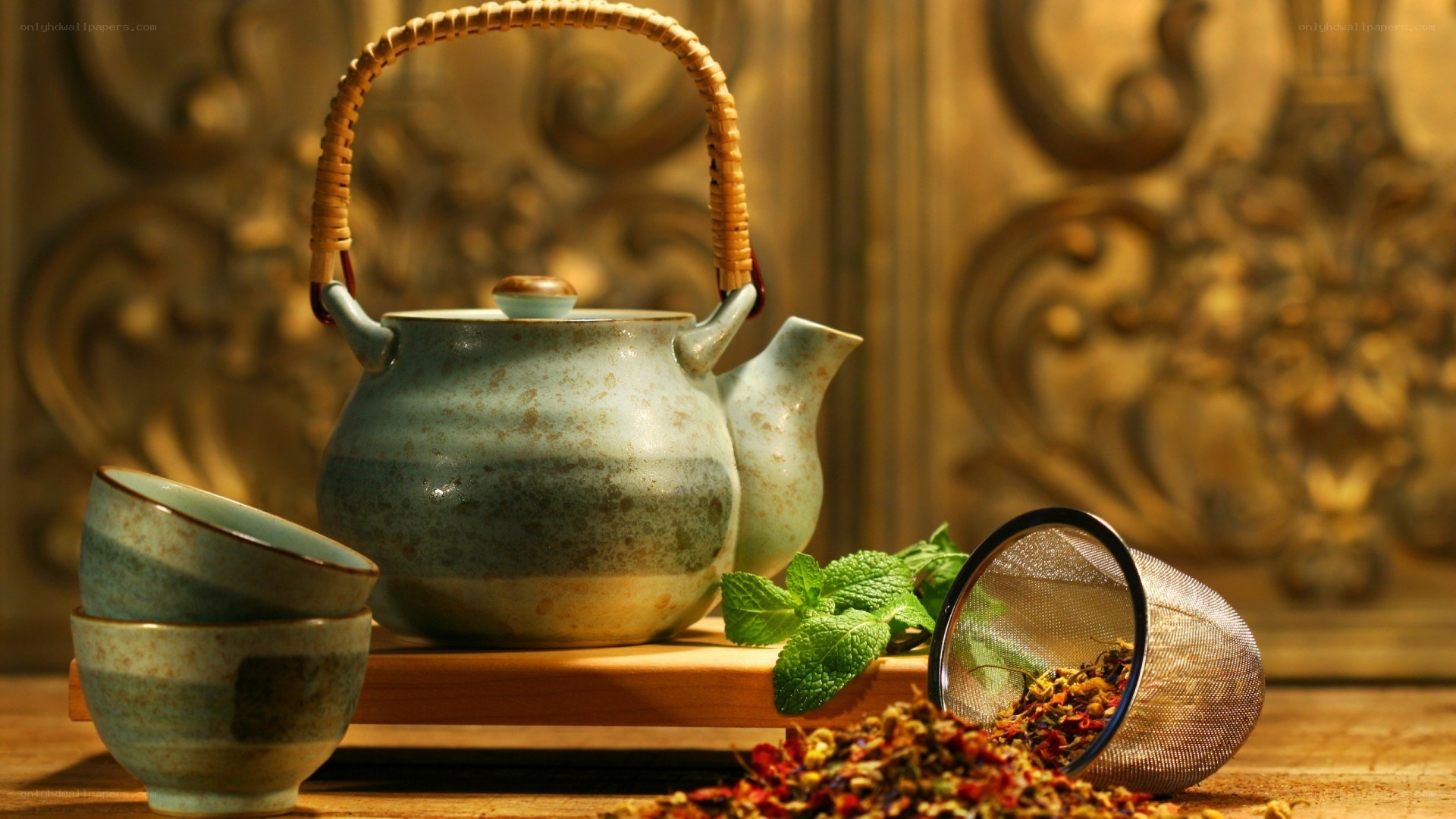 Tea set with herbs and mint