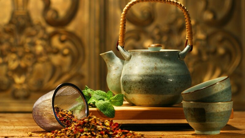 Tea set with herbs and mint