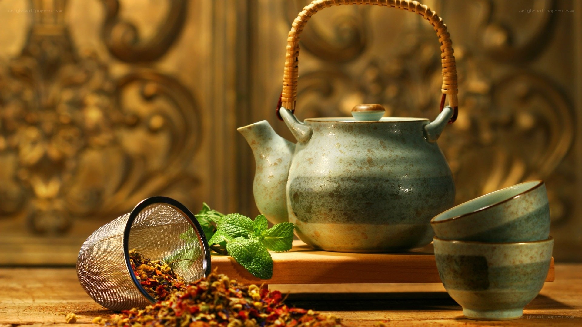 Tea set with herbs and mint